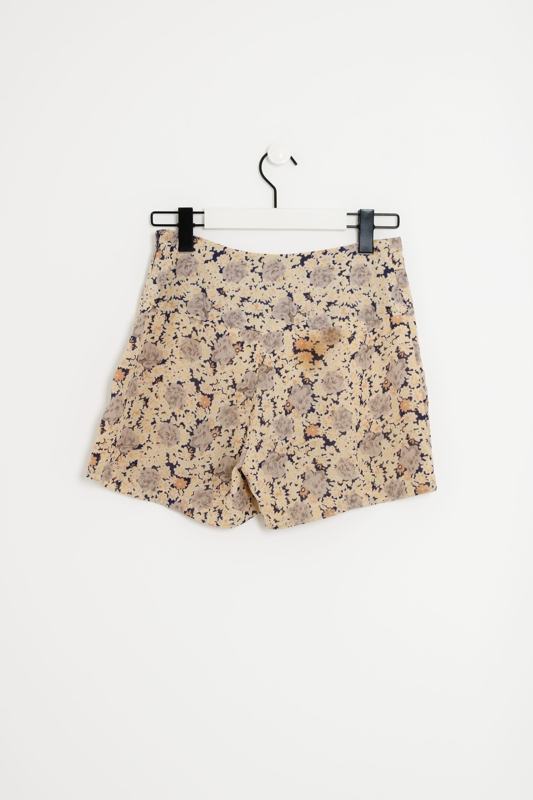 Floral short shorts - Swapology