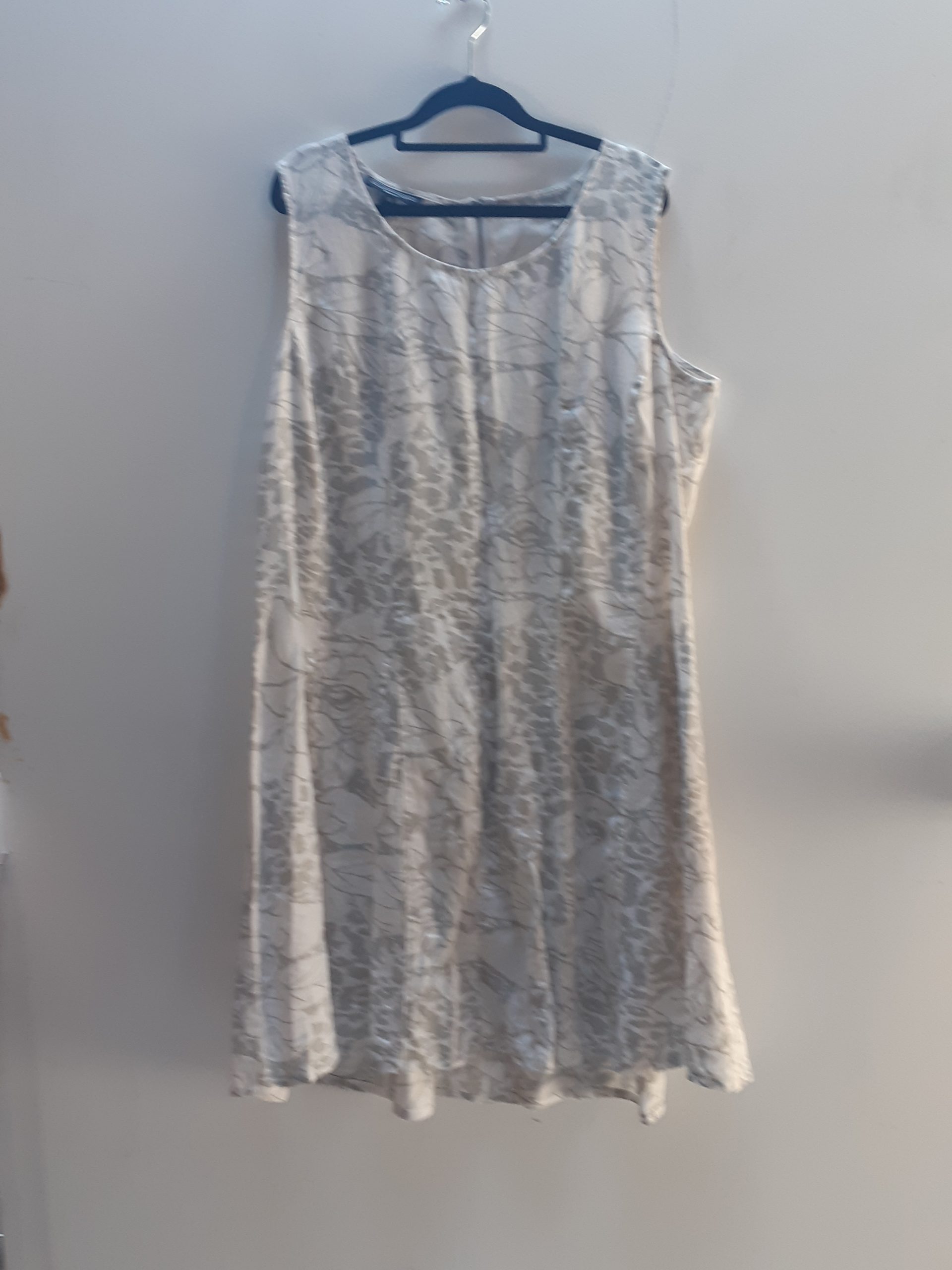 Grey and white linen dress - Swapology